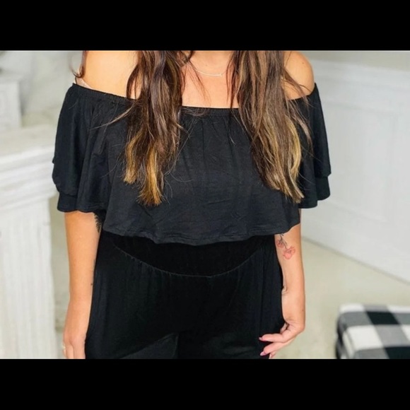 Beautiful Hemish Off the shoulder jumpsuit - Picture 3 of 3